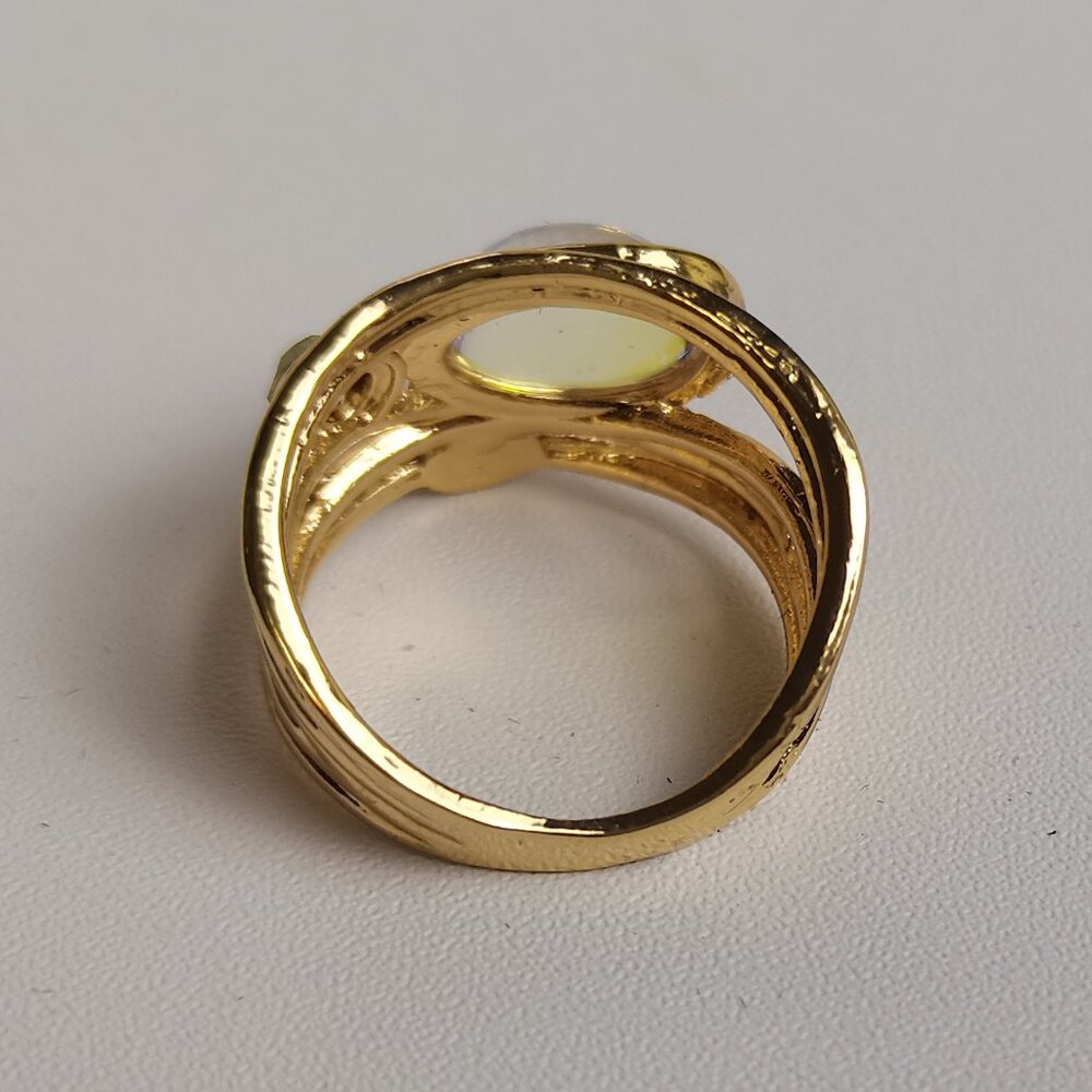 Almost new classic fashion ring for women - Picture 4 of 5
